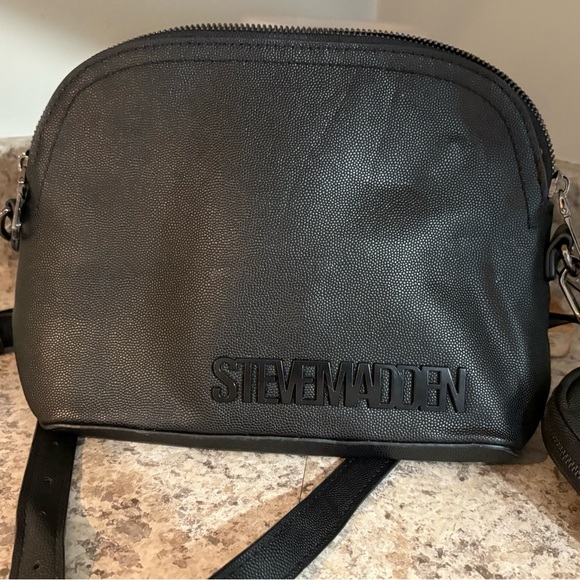 Steven Madden Black Crossbody Bag - Picture 2 of 8